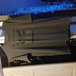 Under Armour mens xl dark grey shirt